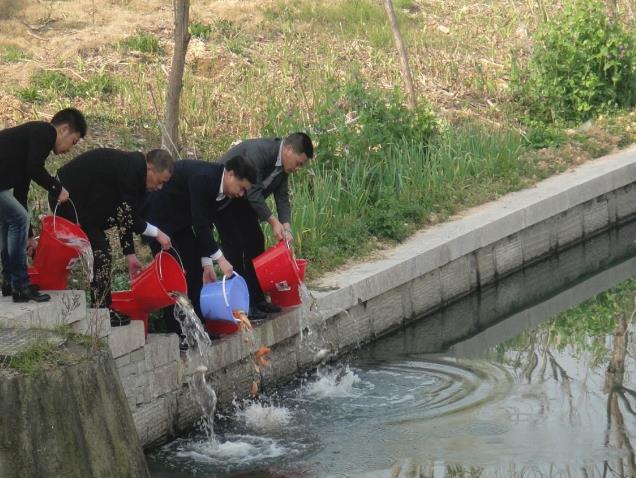 浙江温州乐清市海洋与渔业局开展淡水增殖放流