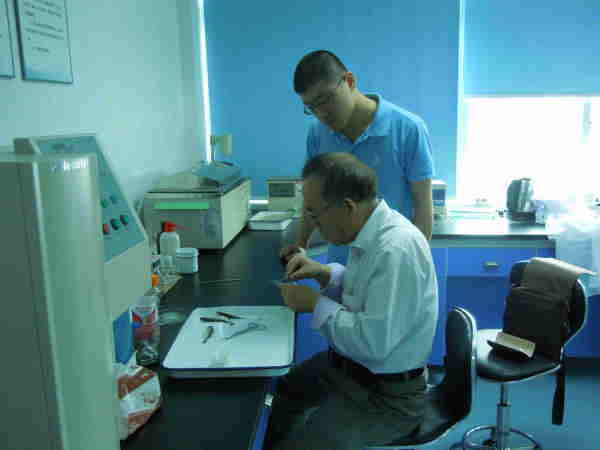 宁波大学教授到洞头指导水生动物防疫检疫技术