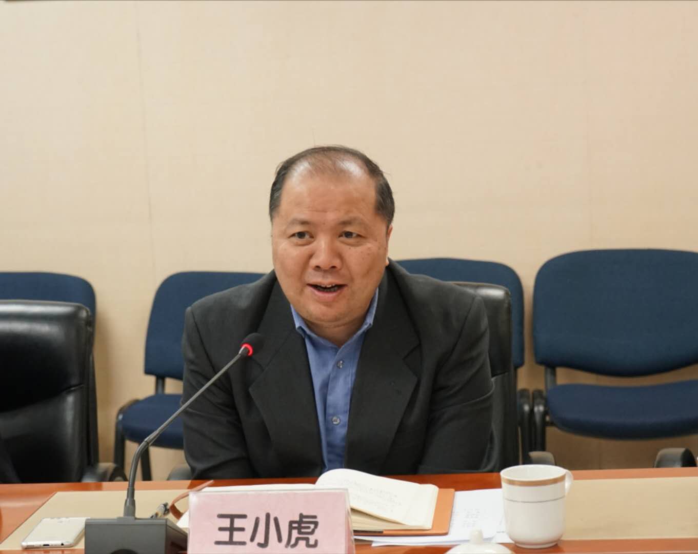 海南省三亚市副市长周燕华一行到中国